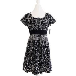 Gabby Skye Dress Black White Floral Cotton Fit & Flare Front Pockets Size 12 NEW